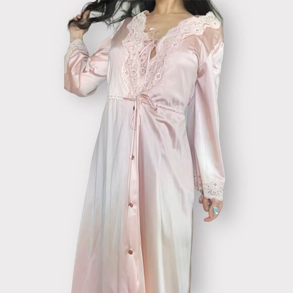 70’s Pastel Pink Lace Detailed Robe & Nightgown by Tom Bezduda for Barad Co. - Picture 4 of 13